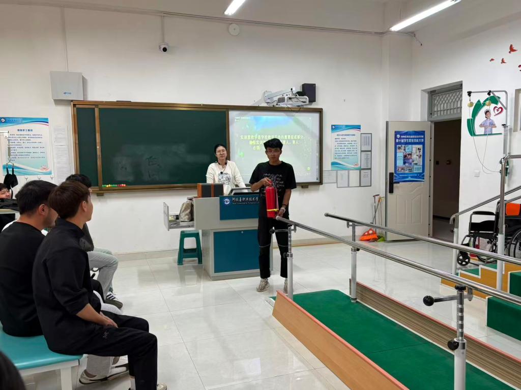 以练促防守安全 凝心聚力护实训  ——医护系实训室应急演练活动总结